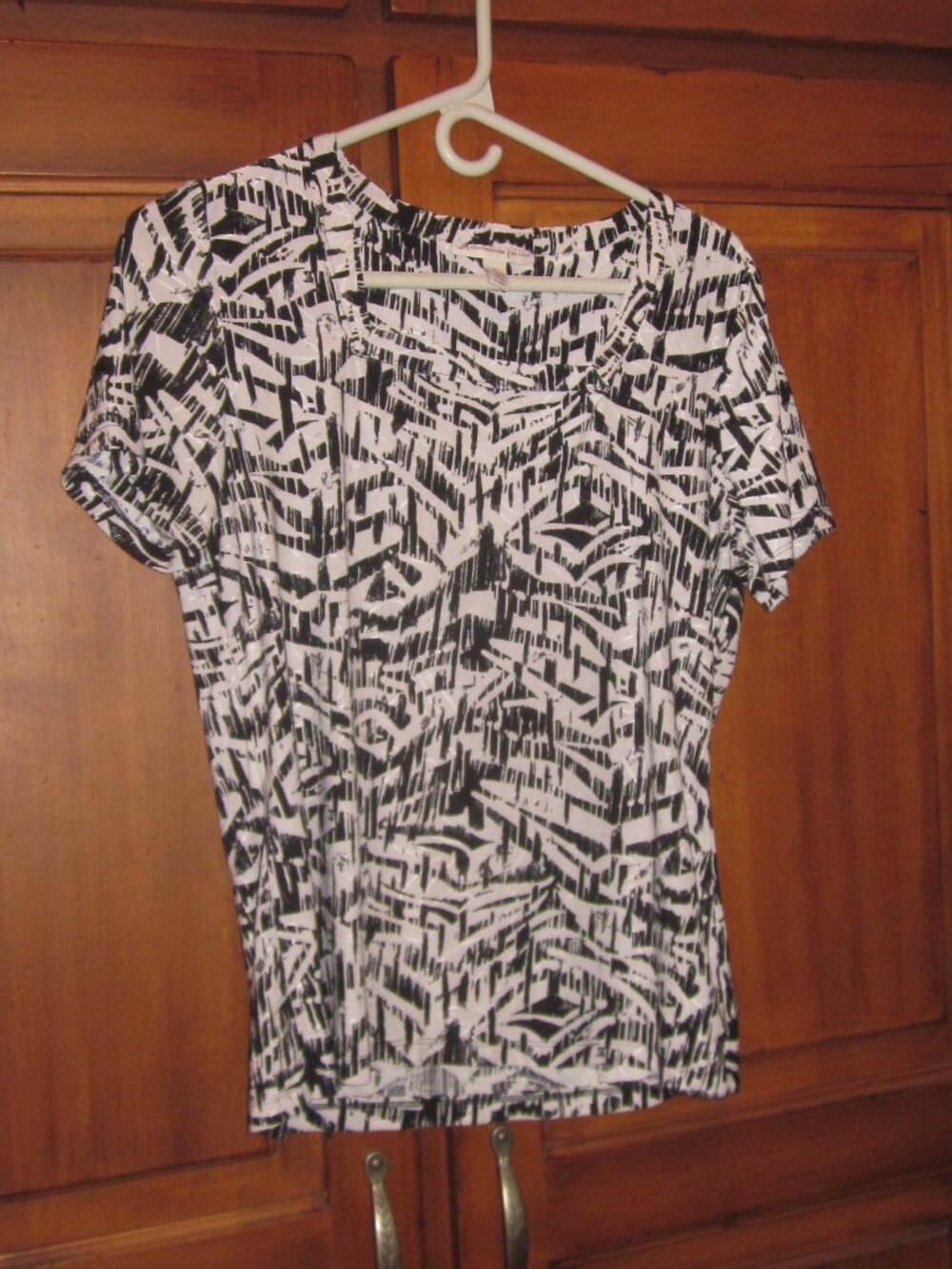 J M Collection Stretch Top White & Black